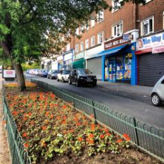 Parade Loughton Way in Buckhurst Hill